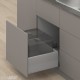 MERIVOBOX E padidinto ištraukimo stalčius su BOXCAP, NL&nbsp;550&nbsp;mm, 70&nbsp;kg, TIP-ON BLUMOTION, pilkas „Indium“