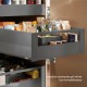 MERIVOBOX E vidinis stalčius su BOXCAP, NL&nbsp;550&nbsp;mm, 70&nbsp;kg, TIP-ON BLUMOTION, pilkas „Orion“, fasadas su relingu